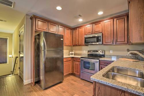 Spacious Lakefront Home With Screened-in Porch!