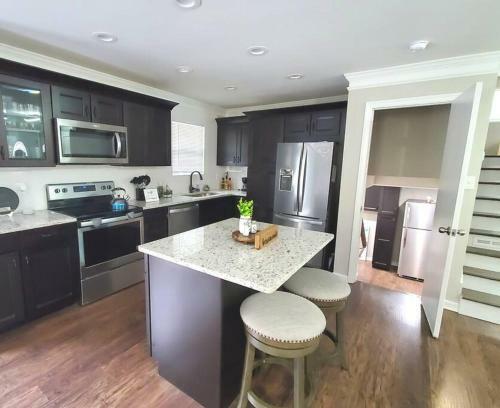 Pool!, East Atlanta Stay, Sleeps 10!