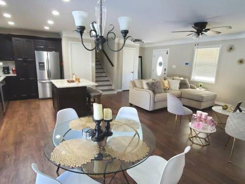 Pool!, East Atlanta Stay, Sleeps 10!