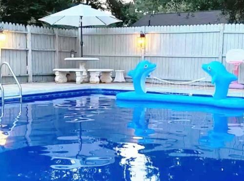 Pool!, East Atlanta Stay, Sleeps 10!