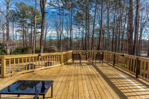 Lakefront Home-2car Garage-tvs-luxury Master Suite