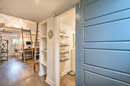 Apartamento Unique Dallas Studio With Fire Pit And Treehouse!