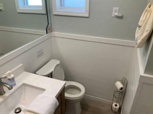 Cozy Cottage On Mad Beach - Newly Renovated!!