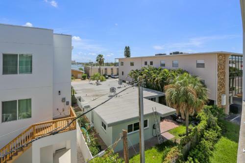 Madeira Del Mar 305 Brand New, Stunning, Steps To Beach, Pool