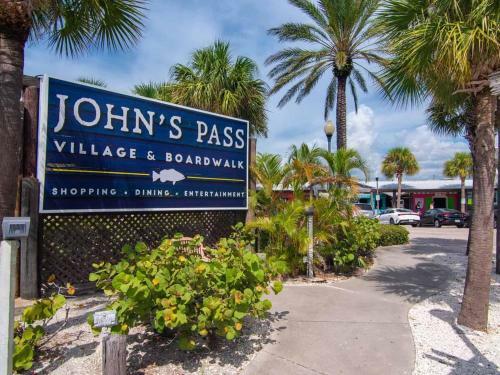 Apartamento Private Madeira Beach Home - Steps Away From John's Pass & Water!