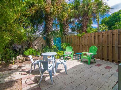 Apartamento Private Madeira Beach Home - Steps Away From John's Pass & Water!