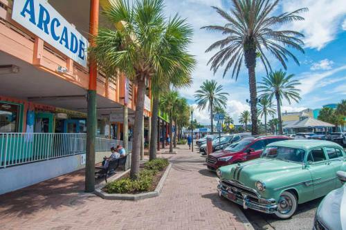 Apartamento Private Madeira Beach Home - Steps Away From John's Pass & Water!