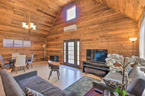 Woodsy Blue Ridge Retreat, 3 Mi To Downtown!