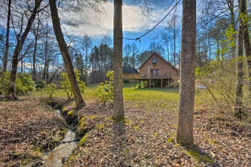 Woodsy Blue Ridge Retreat, 3 Mi To Downtown!