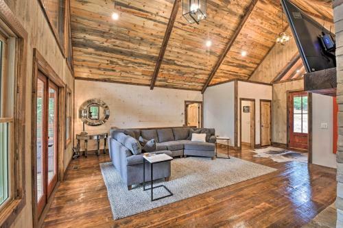 Idyllic Blue Ridge Cabin With Hot Tub And Decks!