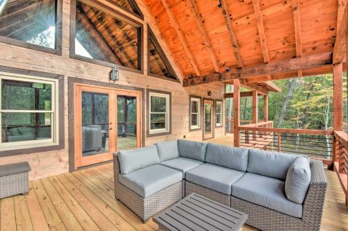 Idyllic Blue Ridge Cabin With Hot Tub And Decks!