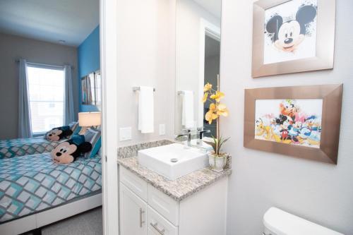 Villa 4 Br 4 Ba Self Check-in Close To Disney Theme Parks
