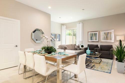 4 Br 4 Ba Deluxe Villa Full Kitchen 5min To Disneyworld