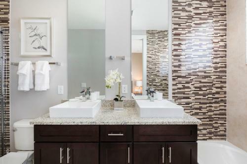 4 Br 4 Ba Deluxe Villa Full Kitchen 5min To Disneyworld
