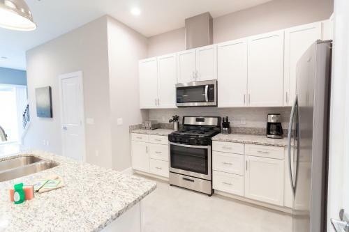 New 4 Br 4 Ba Villa Ground Zero To Theme Parks