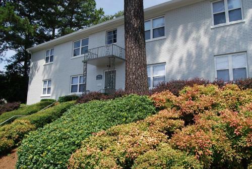 Brookwood Courtyard By Bca Furnished Apartments