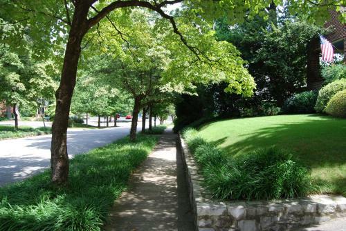 Brookwood Courtyard By Bca Furnished Apartments