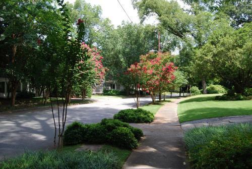 Brookwood Courtyard By Bca Furnished Apartments