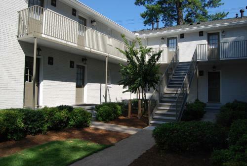 Brookwood Courtyard By Bca Furnished Apartments