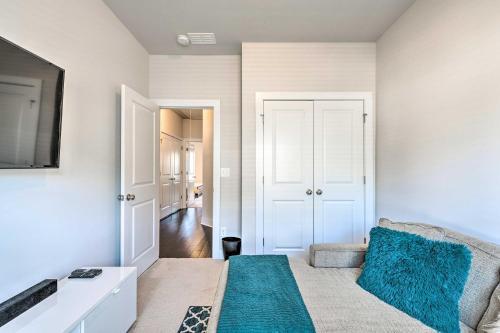 Atlanta Townhome With Deck About 6 Mi To Downtown!