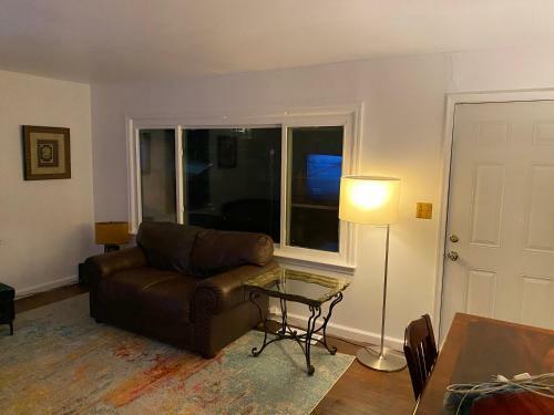 The White Ranch House With Free Parking