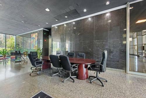 Apartamento 1001 Free Parking, 2 Bd, Modern Dtw, Great Wifi