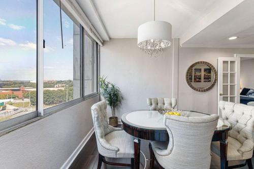 Apartamento 1001 Free Parking, 2 Bd, Modern Dtw, Great Wifi