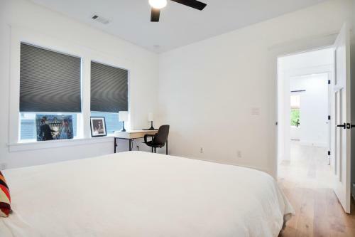 Elegant City Getaway With King Beds And Luxe Bath!