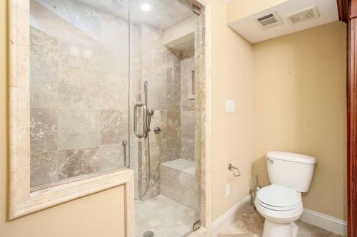 Beautiful 5br 5ba With Hot Tub In Sandy Springs