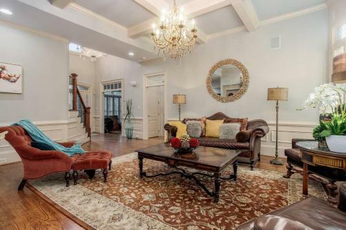 Beautiful 5br 5ba With Hot Tub In Sandy Springs