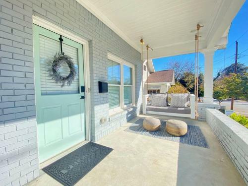 Modern 4br 2ba Home W/ Porch Swing - Walk&bike Atl