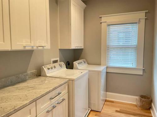 Modern 4br 2ba Home W/ Porch Swing - Walk&bike Atl