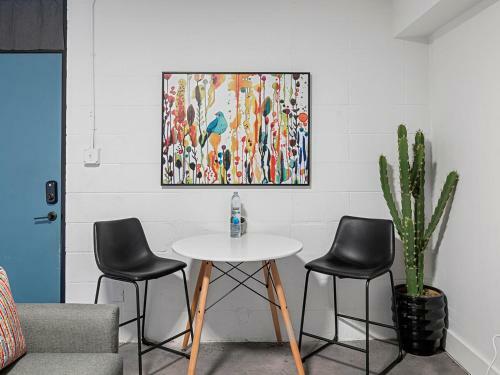Apartamento Clever Studio With Queen Bed, City Walkable!