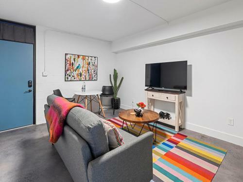 Apartamento Clever Studio With Queen Bed, City Walkable!