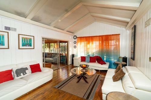 Antique Hub Main House