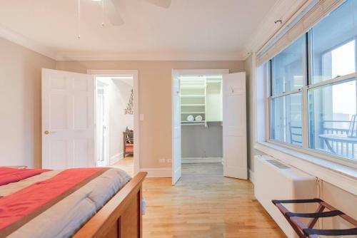 Traditional 1bed 1bath Condo Downtown Atlanta