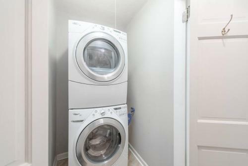 Traditional 1bed 1bath Condo Downtown Atlanta