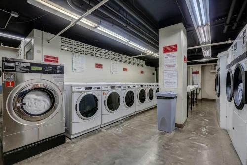 Traditional 1bed 1bath Condo Downtown Atlanta