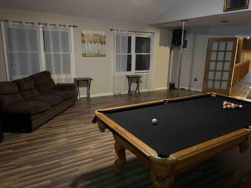King Size Bed Suite Home In Atlanta