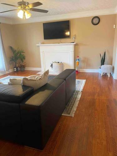 King Size Bed Suite Home In Atlanta