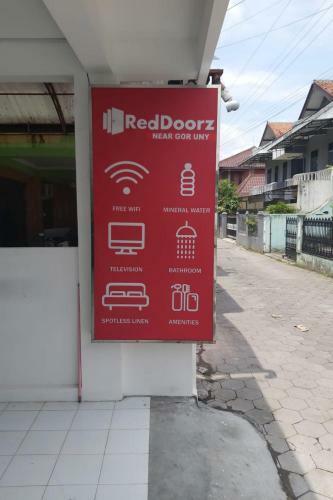 Hotel Reddoorz Near Gor Uny