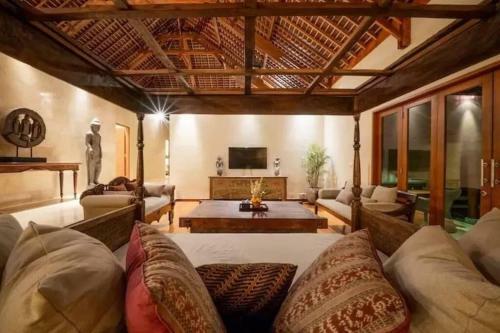 Villa Marcus 3 Bedroom Private Pool Near Beach