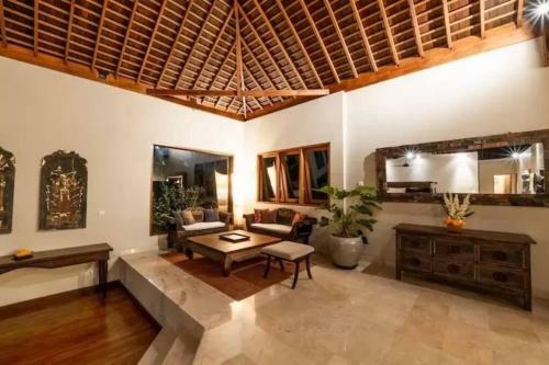 Villa Marcus 3 Bedroom Private Pool Near Beach
