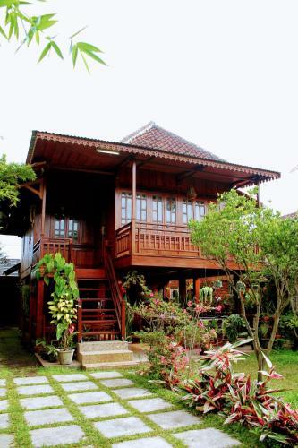 Lodge Oemah Kajoe Lembang