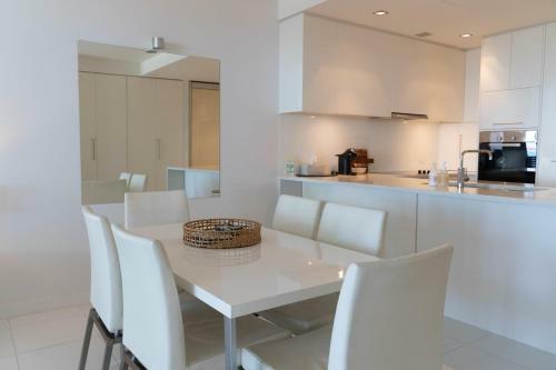 Luxury Beachfront Apartment At The Breeze - Free Wifi
