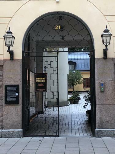 Classic & Light 2 Room Apartment In Sofo, 60 Sqm