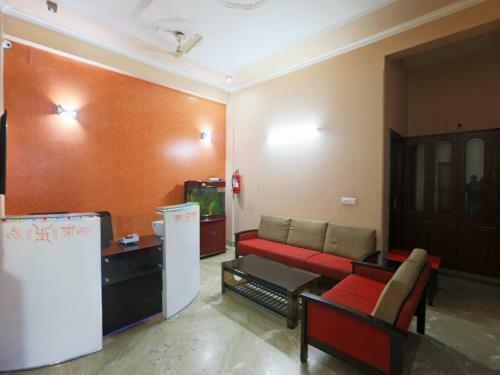 Oyo 27790 Hotel Adhiraj Palace