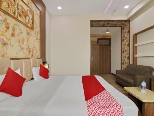 Oyo 27790 Hotel Adhiraj Palace