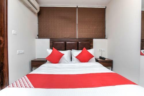 Oyo 27790 Hotel Adhiraj Palace