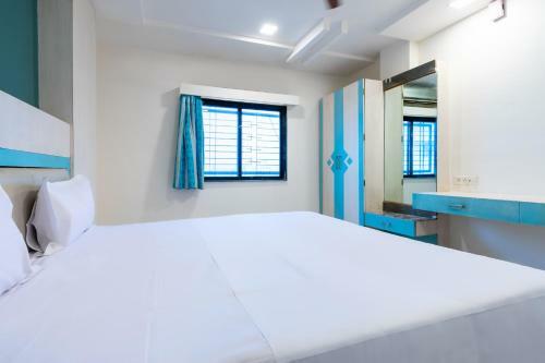 Spot On 42793 Hotel Gurukrupa